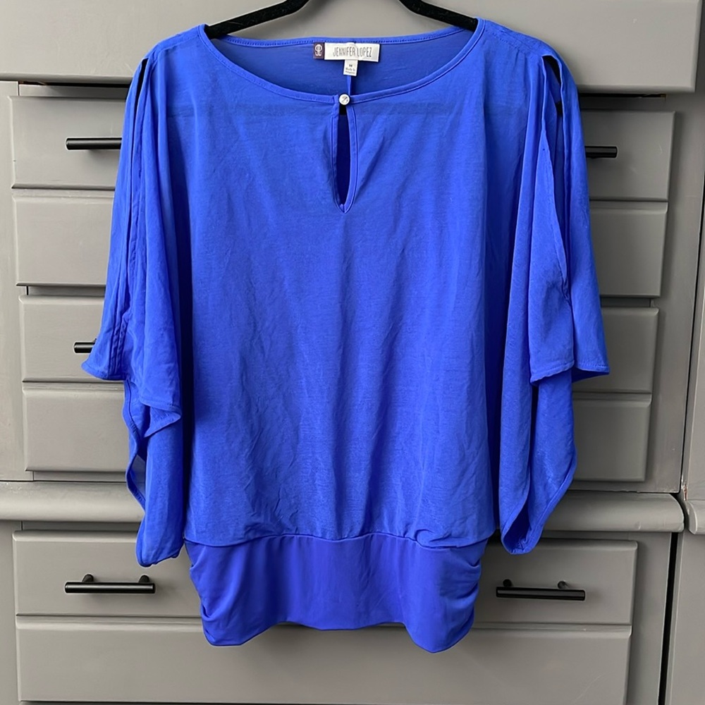 Jennifer Lopez cold shoulder shirt